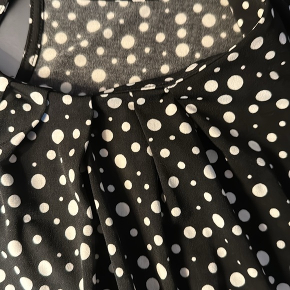 Jones New York polka dot sleeveless blouse - gathered front - sz medium - Picture 5 of 7